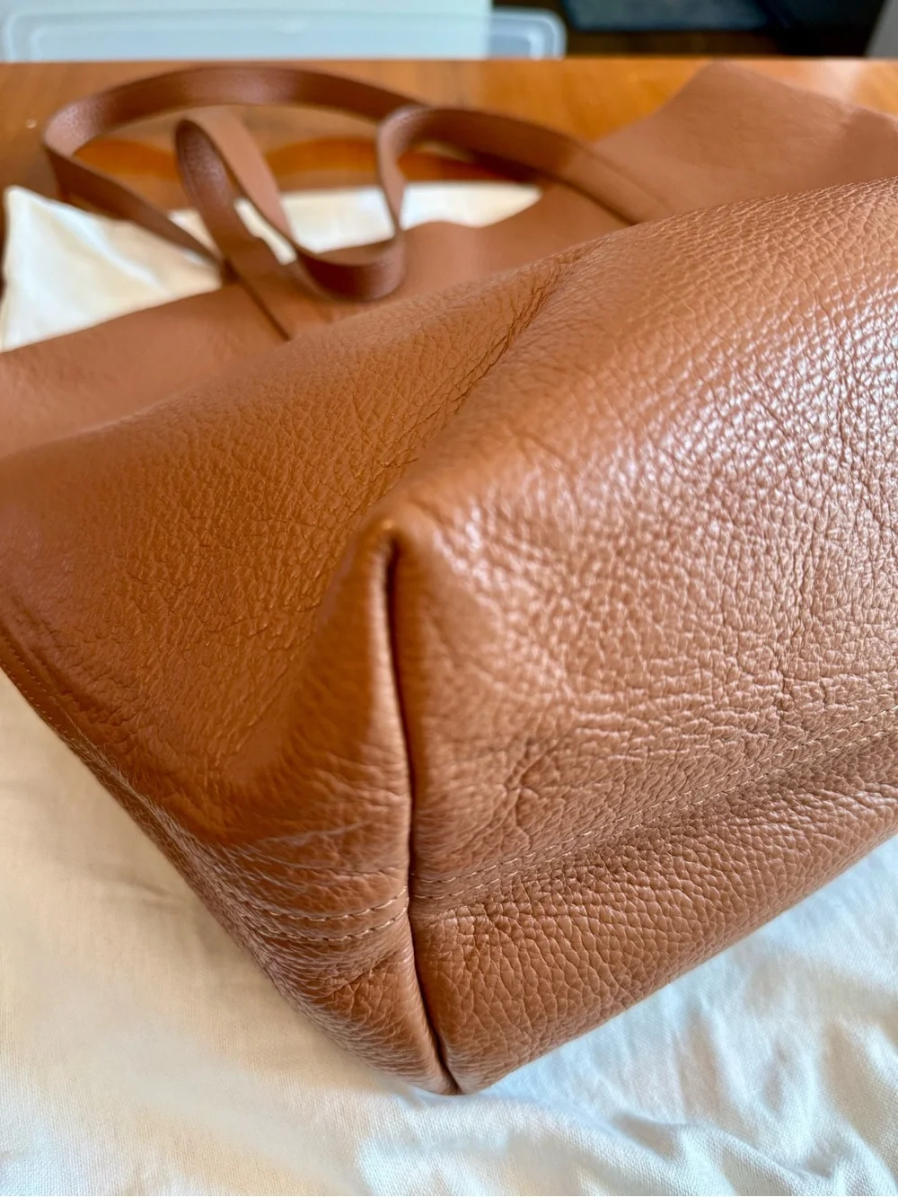 Cuyana Classic Structured Tote in Caramel - Picture 9 of 14